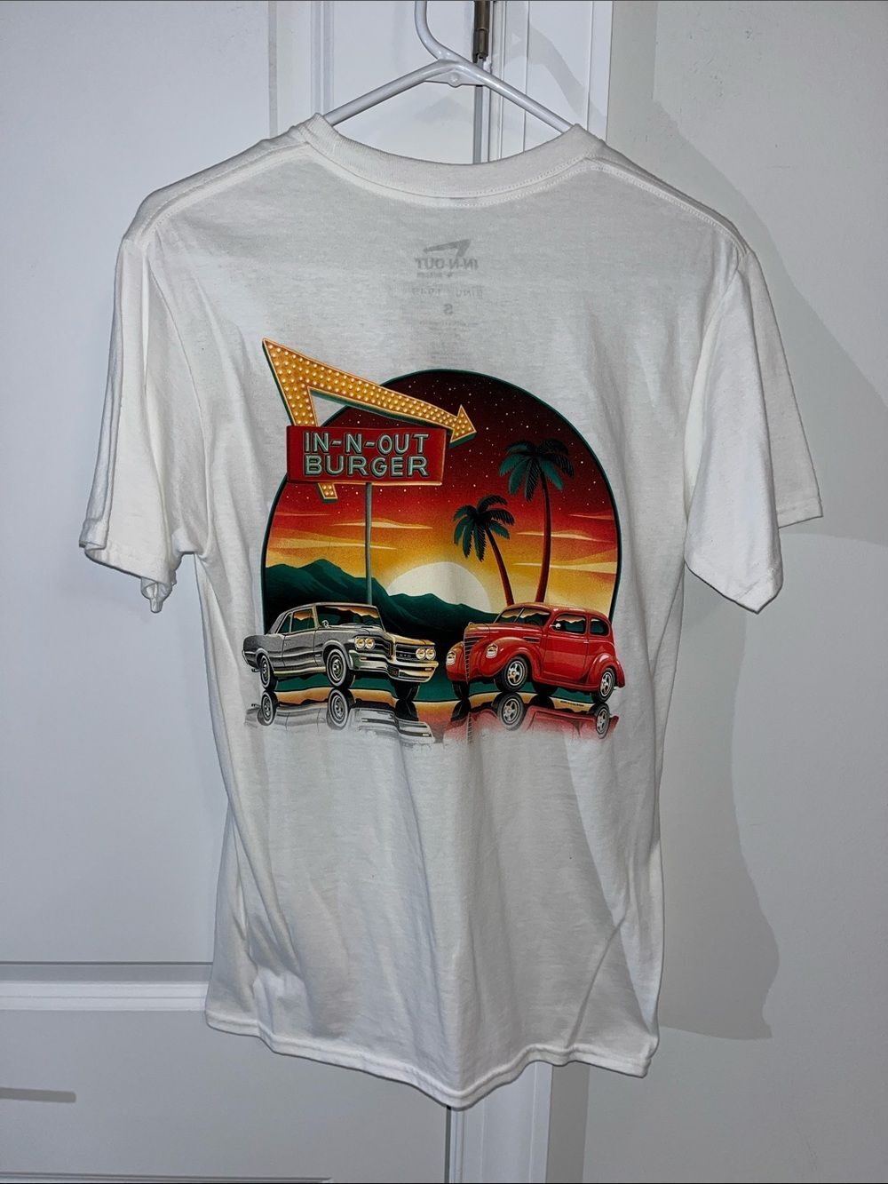 New White 2023 IN-N-OUT Burger California 1964 Graphic GTO T-Shirt unisex Small